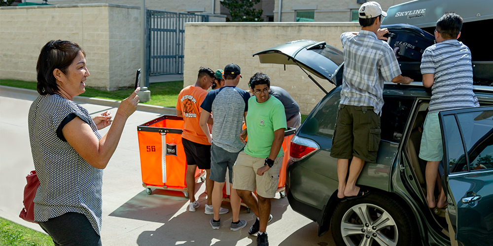 Scenes from Move-In Days